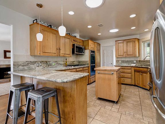 4th image of 513 Oak Creek Ln