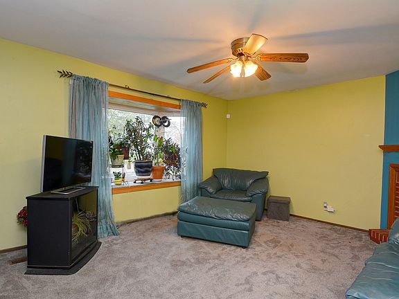 5th image of 3890 Shoreline Dr