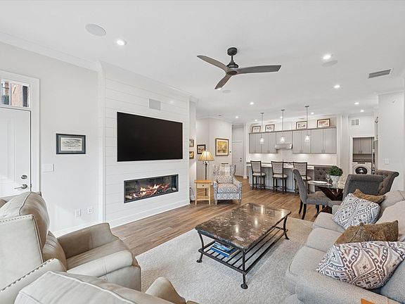 2nd image of 208 Campbell St #103