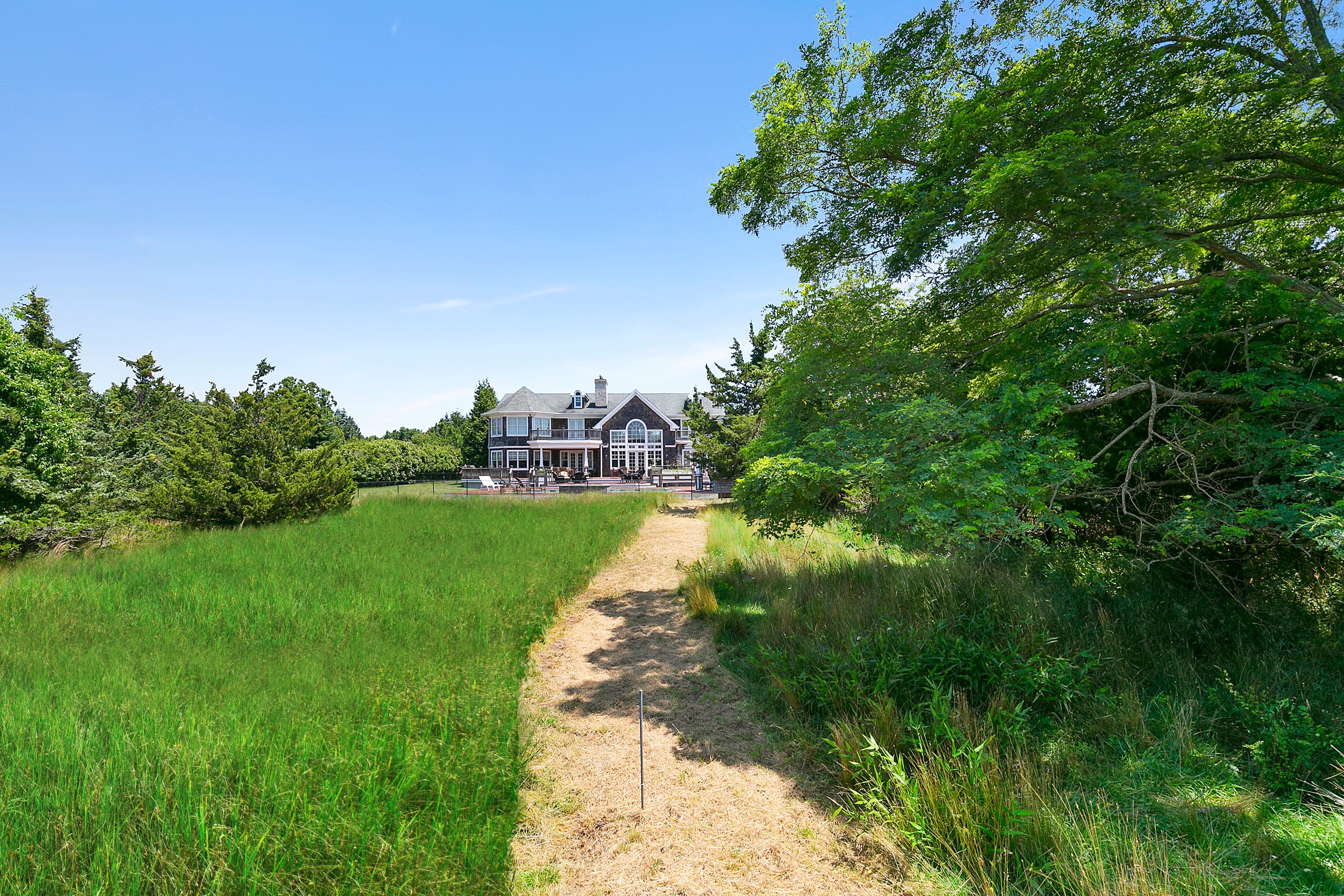 5 Pine Tree Ln, Westhampton, NY 11977 Out East