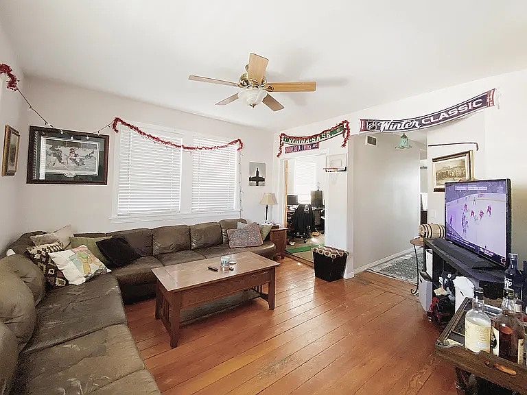 1st image of 632 Quincy St NE #1