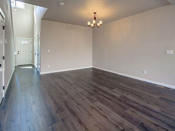 3rd image of 3000 NW Dogwood Ave