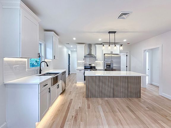 4th image of 23 Murray Hill Rd