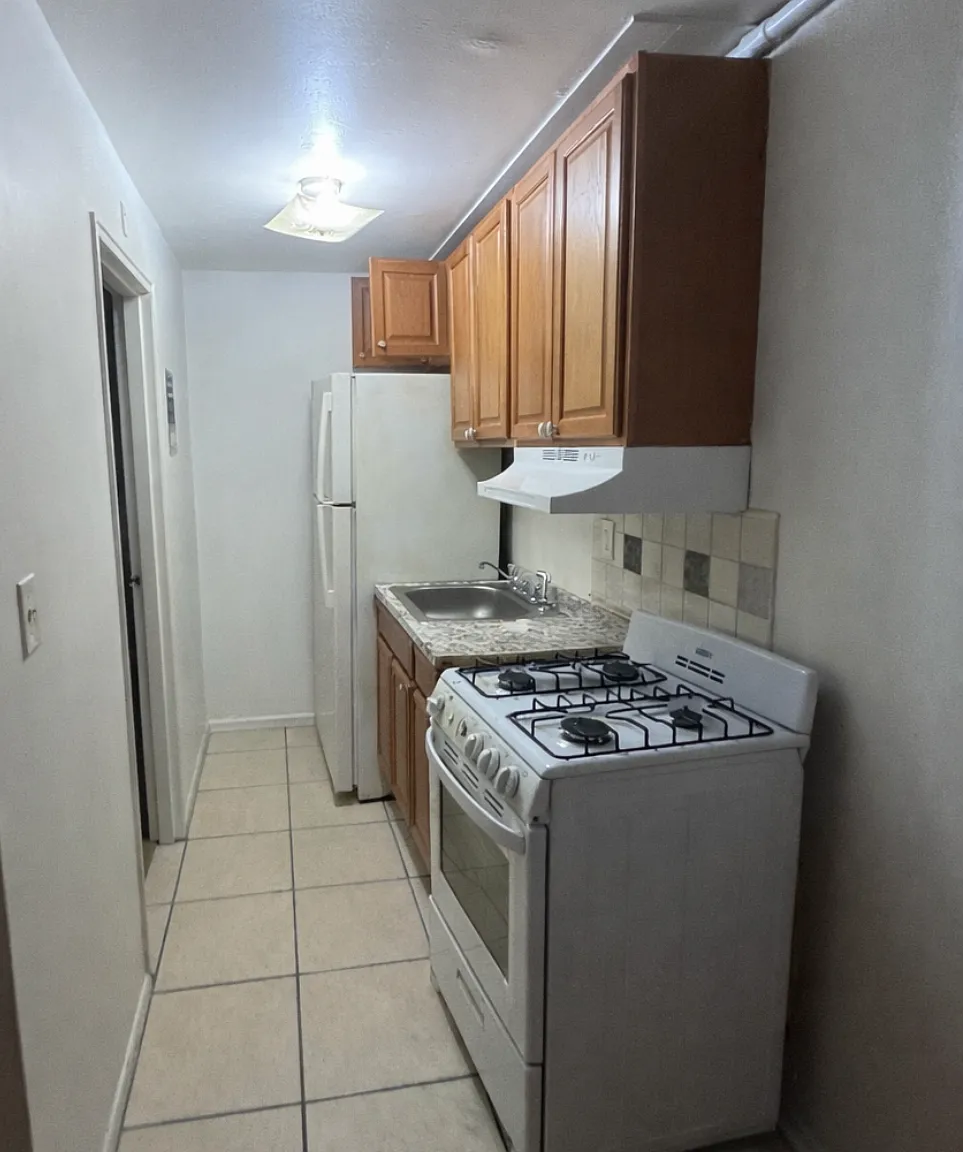 1 bed, 700 sqft, $1,750 — Photo 2