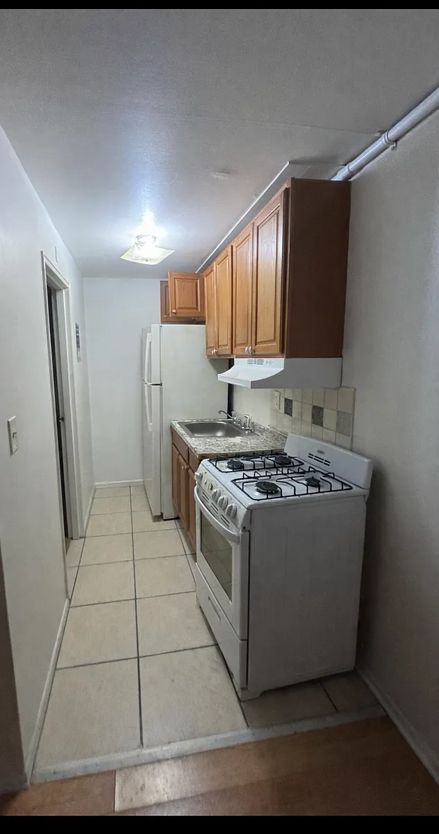 Building Photo - 129 Black Rock Ave #11