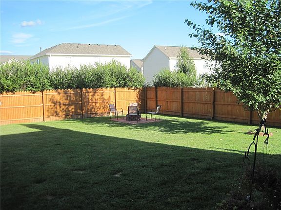 4th image of 2357 Bluewood Way