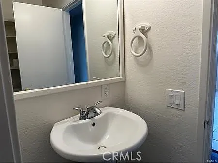 2 bed, 1.5 bath, 900 sqft, $2,400 — Photo 4