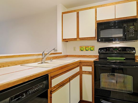 5th image of 2801 NE 195th St #10B