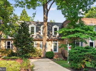 1303 N Lynnbrook Dr, Arlington, VA 22201