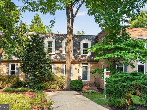 1303 N Lynnbrook Dr, Arlington, VA 22201