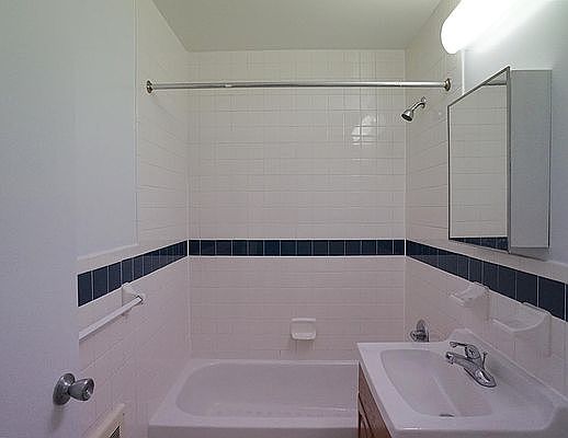 5th image of 364 Montgomery St APT 4A