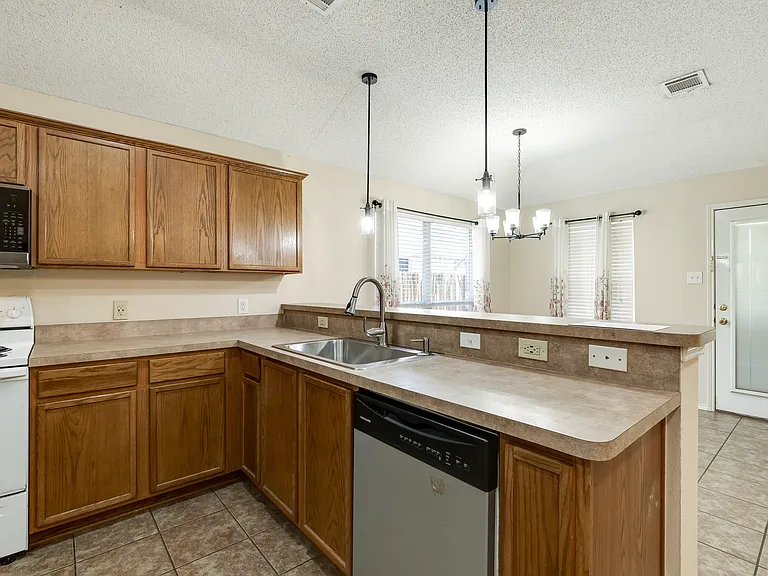 9905 Tyler Dr — Photo 28