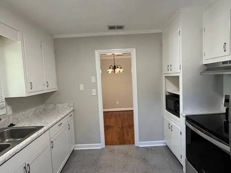 411 Croft St — Photo 11