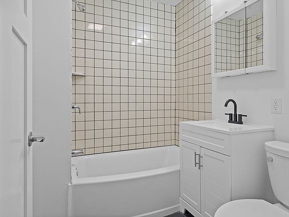 4th image of 416 Oak Hill Ave #2