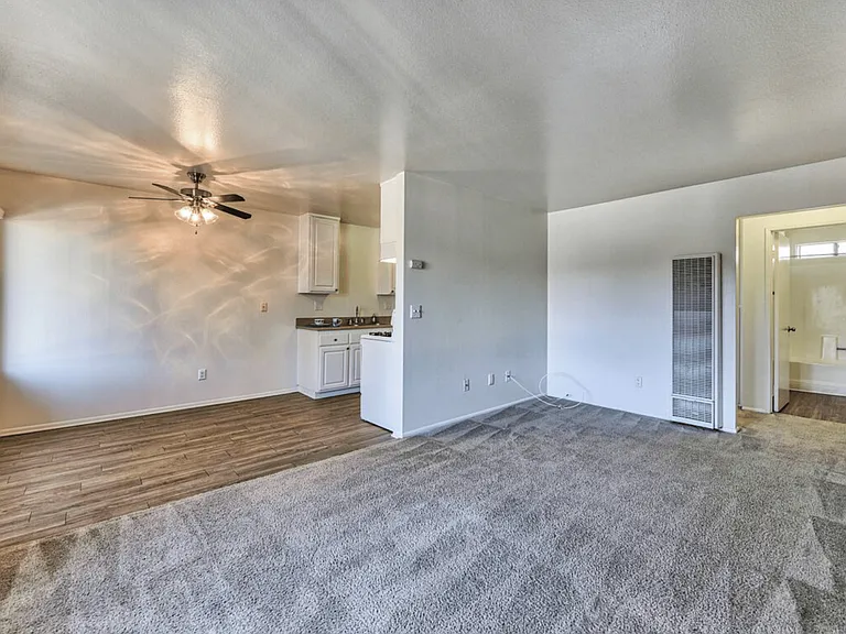 2043 Charle St — Photo 10