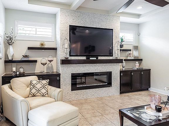 5th image of 207 Balvenie Dr