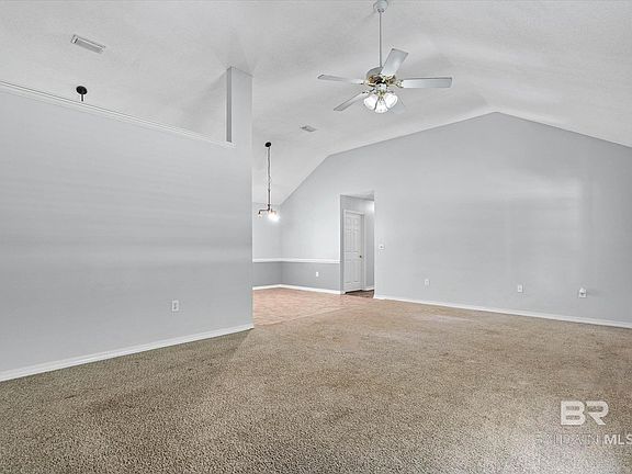 4th image of 33621 Rosalia Ave