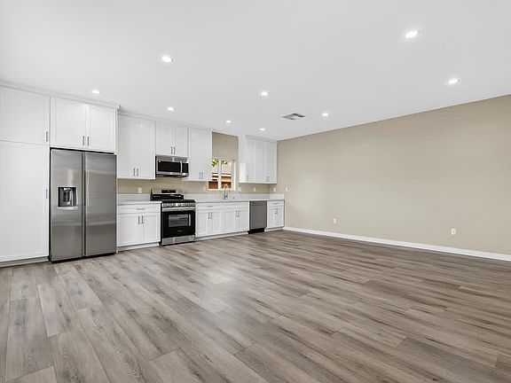 4th image of 7829 Vicky Ave