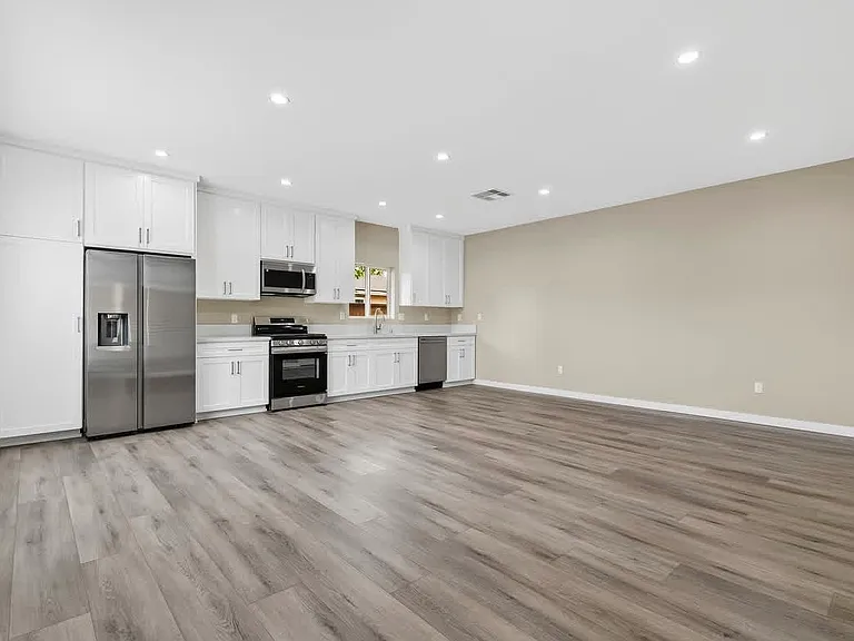7829 Vicky Ave — Photo 4