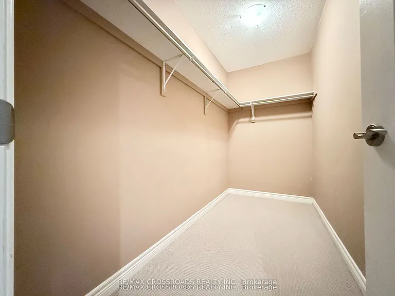 158 Gail Parks Cres — Photo 11