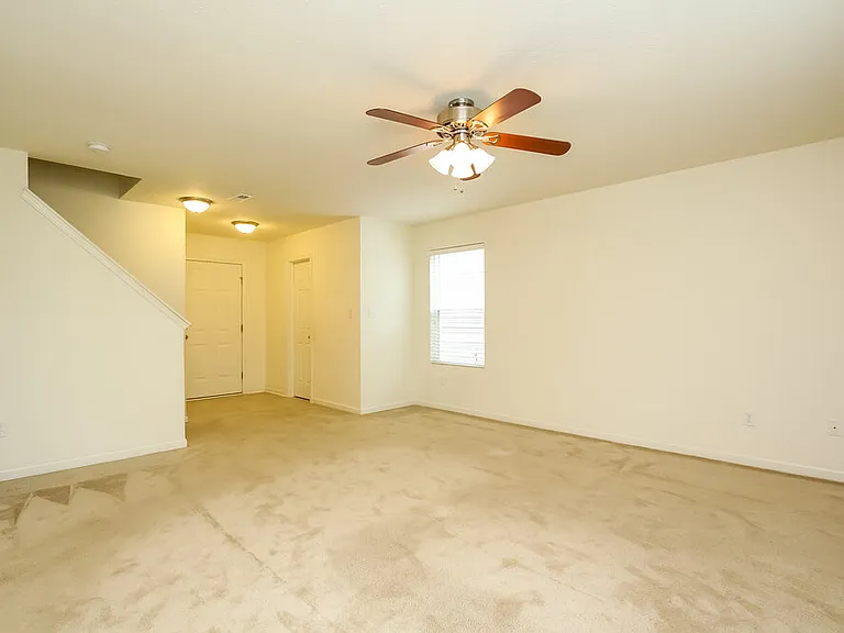 1192 N Aberdeen Dr — Photo 2