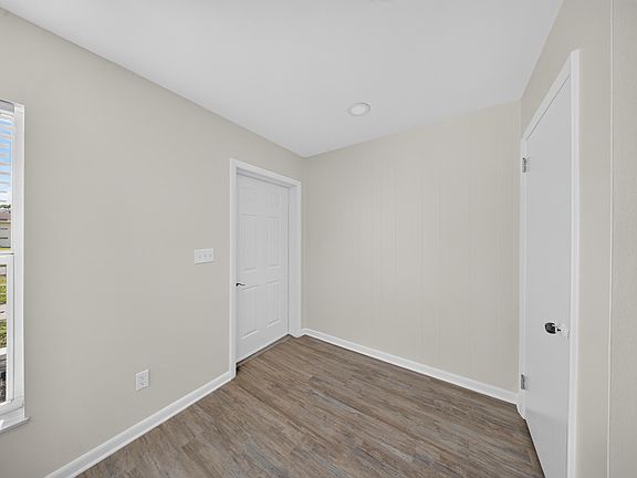 4th image of 216 W Arbor Avenue