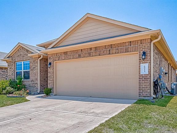 3rd image of 6023 Blue Pansy St