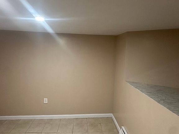 4th image of 1480 Saint Lawrence Ave #Basement