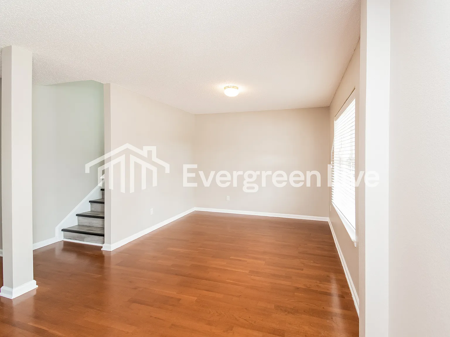 5 bed, 3.5 bath, 2960 sqft, $2,595 — Photo 2
