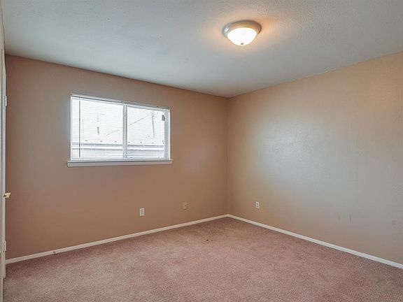 4th image of 2462 Fort Worth St #C3
