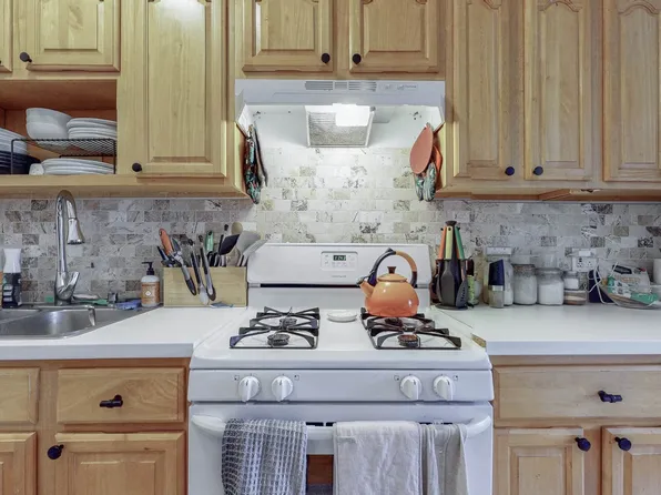 72-34 Austin Street image 7 of 20