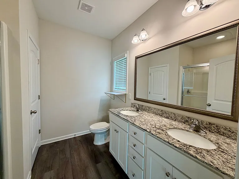 2370 Alden Dr — Photo 9