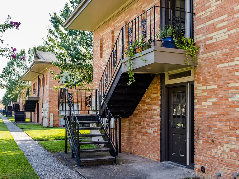 Red Pines Apartments — Photo 5
