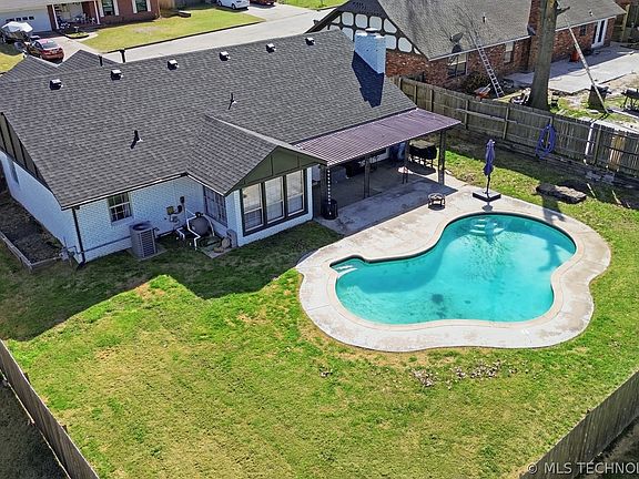 3rd image of 1905 Glendale Rd