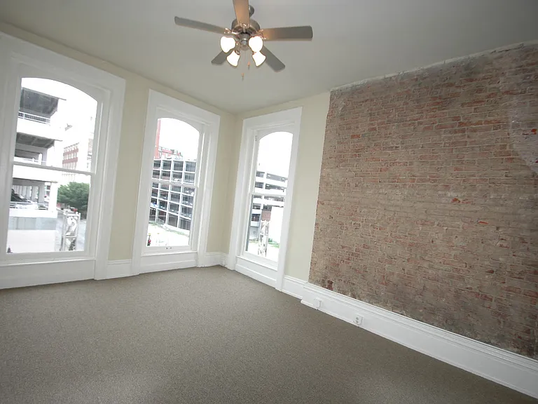 566 S 4th St — Photo 22