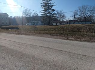 505 S Main St, Louisiana, MO 63353