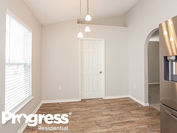 5th image of 5957 S Wentworth Cir