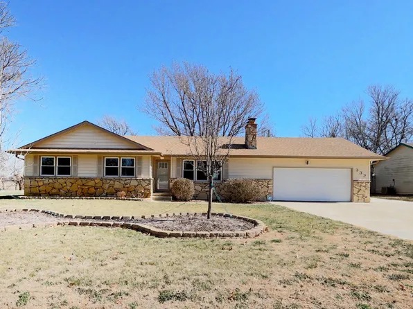 332 N Bentwood Dr, Rose Hill, KS 67133