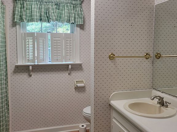 4th image of 18600 Stonewall Dr