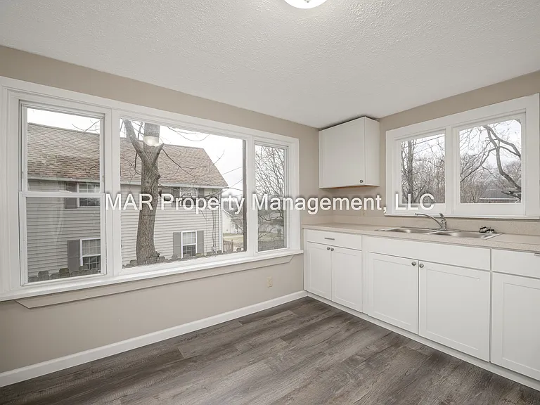 251 W Harris Ave — Photo 7