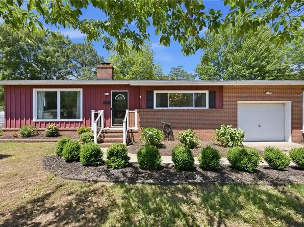 10 Barron Dr, Newport News, VA 23608