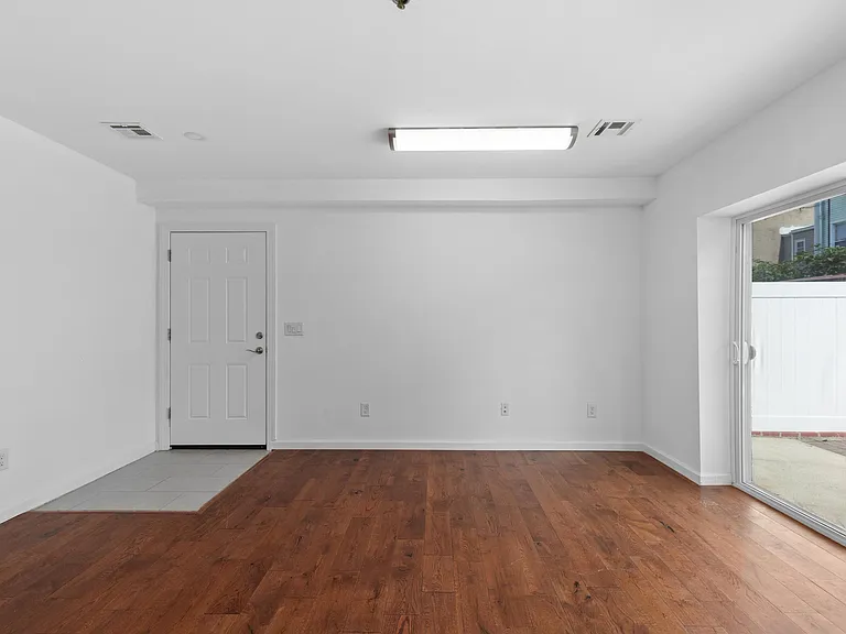720 23rd St #1 — Photo 5