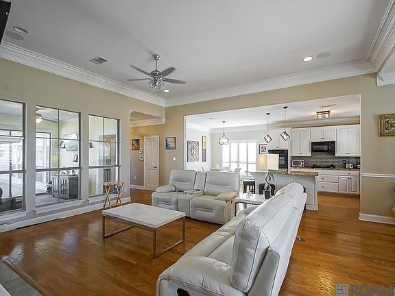 4th image of 324 Gisele St