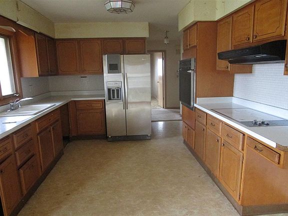 4th image of 5374 Crestdale Dr