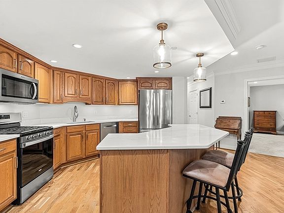 5th image of 490 Main St Unit 209