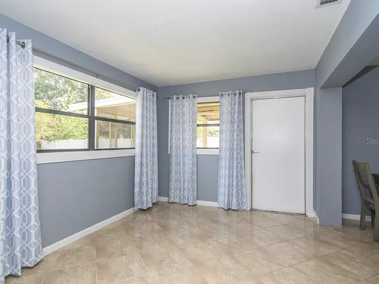 11745 N Blvd — Photo 15