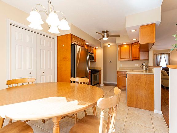 4th image of 2020 Cross Creek Dr