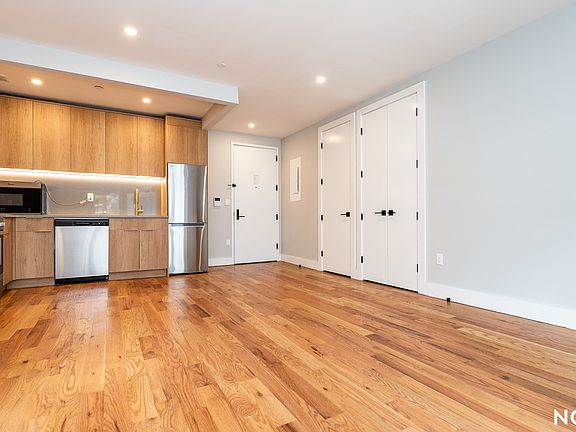 3rd image of 31-61 Vernon Blvd #1O