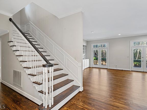 4th image of 216 Creekwood Ct