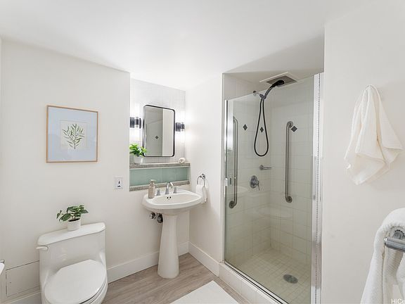 5th image of 801 S King St APT 1208